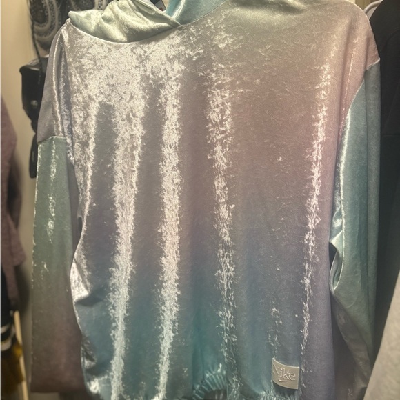 Brand new size large Nike hoodie - Picture 4 of 5